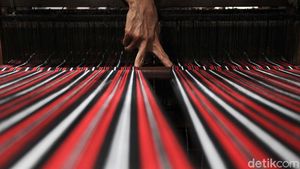 PPKM Dilonggarkan, Produksi Tenun Lurik Meningkat