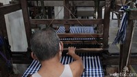 Selama pandemi pesanan kain lurik rutin berasal dari berbagai instansi.