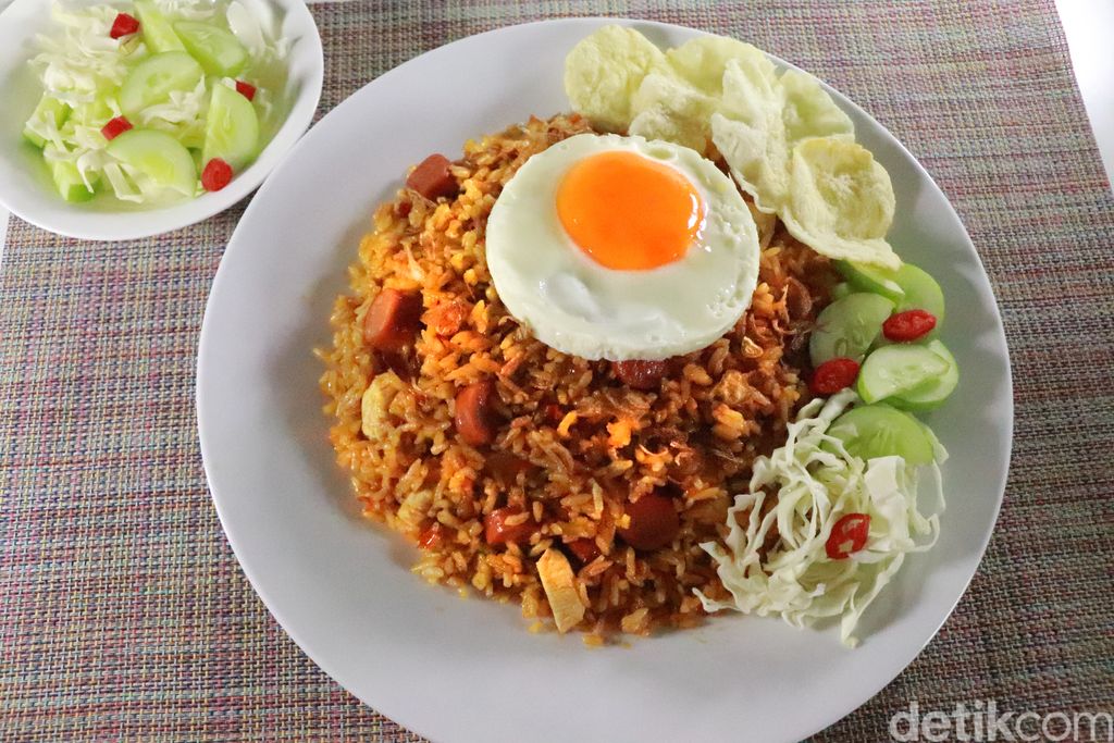 Resep Nasi Goreng Sosis ala Warung Bhakti