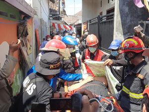 Korban Meninggal Rumah Ambruk Berkorban Nyawa, Ditemukan Telungkup Peluk Anaknya