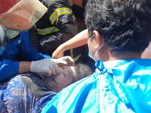 Satu Korban Rumah Ambruk di Surabaya Meninggal