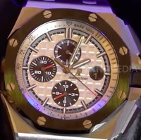 Selain sneakers, Billy turut mengoleksi jam tangan mewah. Salah satunya ada jam tangan keluaran Audemars Piguet berwarna rose gold yang harganya mencapai Rp 1 miliar. (Foto: YouTube/Trans7 Official)