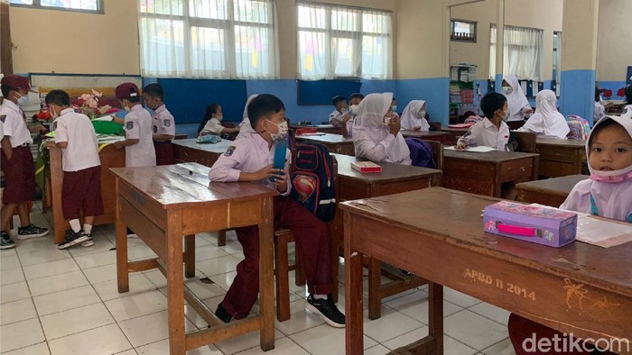Sekolah tatap muka di Cianjur tetap diperbolehkan meski level 4