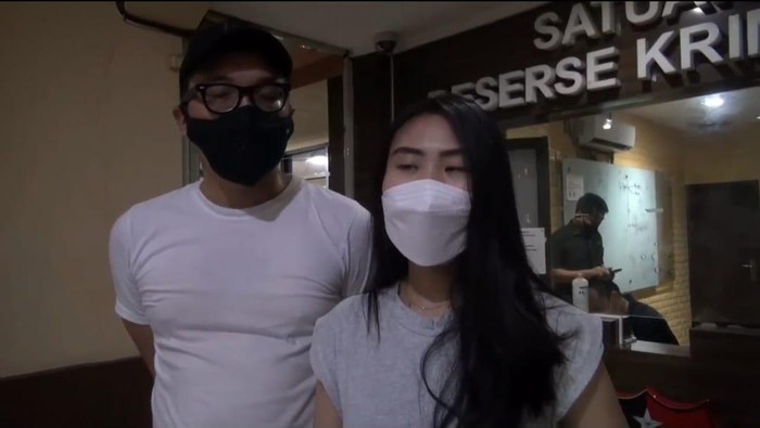 Selebgram Vanessa Valencia jadi korban pencopetan dalam lift di Mal Jakbar (dok.Polres Jakbar)