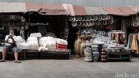Penempatan dana restrukturisasi kredit dalam PEN sebesar Rp 30,25 triliun dan khusus UMKM serta koperasi mendapatkan subsidi upah dalam rangka PPKM untuk 8,8 triliun.