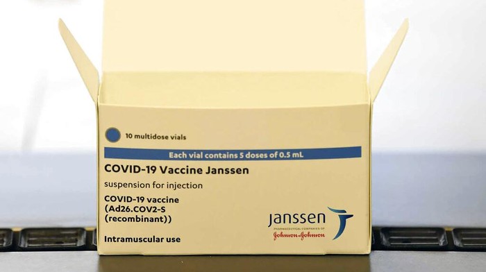 Vaksin Johnson and Johnson diperkirakan masuk Indonesia bulan depan. Kehadiran vaksin satu kali suntik ini membuat vaksin COVID-19 kian beragam untuk masyarakat