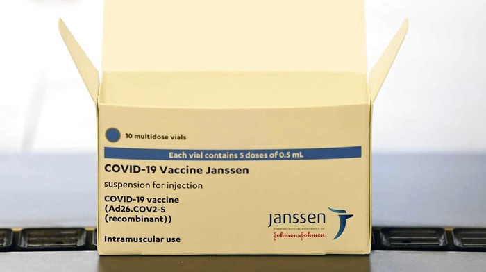 Siap-siap! Vaksin Johnson and Johnson Bakal Segera Masuk RI Vaksin Johnson and Johnson diperkirakan masuk Indonesia bulan depan. Kehadiran vaksin satu kali suntik ini membuat vaksin COVID-19 kian beragam untuk masyarakat