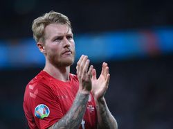 Selamatkan Nyawa Eriksen, Simon Kjaer Diganjar Penghargaan dari UEFA