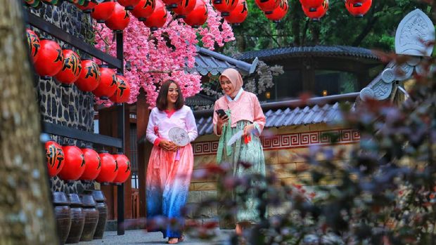 Taman Wisata Karang Resik memiliki wahana wisata baru yang menarik untuk dikunjungi. Objek wisata yang terletak di Jalan Moch. Hatta Kota Tasikmalaya itu kini memiliki Jeju Park. Sebuah anjungan yang memanjakan para penggemar drama korea dan K-Pop di wilayah Priangan Timur.