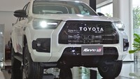 Soal harga, Hilux Revo GR Sport 4WD (4x4) dibanderol 1.299.000 baht (Rp 570,8 juta) dan Hilux Revo GR Sport 2WD (4x2) dihargai 889.000 baht atau setara Rp 390,6 juta. Foto: Dok. Toyota Thailand