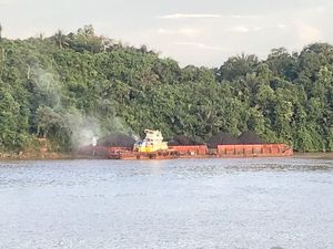 Batu Bara Terbakar-Asap Masuk Mal di Samarinda, KSOP dan Polisi Selidiki