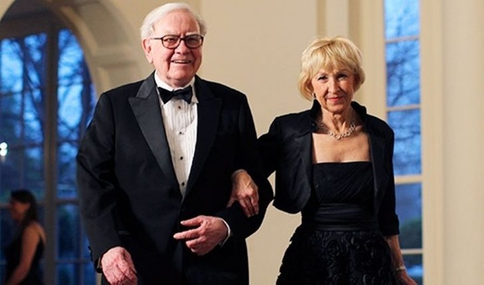 Warren Buffett dan istrinya, Astrid Warren Buffett dan istrinya, Astrid
