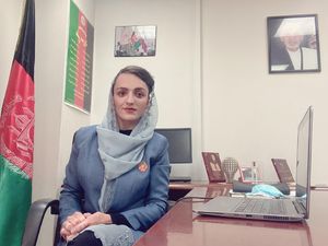 10 Foto Wali Kota Wanita Afghanistan yang Menangis Melarikan Diri ke Jerman