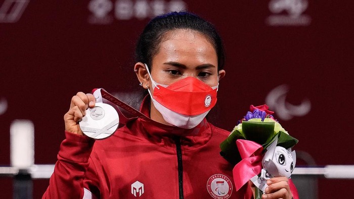 1336430608 TOKYO, JAPAN - AUGUST 26: Silver medalist Ni Nengah Widiasih of Team Indonesia, Gold medalist Guo Lingling, and Bronze medalist Clara Fuentes of Team Venezuela pose for a photo after the womenβs -41kg powerlifting final on day 2 of the Tokyo 2020 Paralympic Games at on August 26, 2021 in Tokyo, Japan. (Photo by Christopher Jue/Getty Images for International Paralympic Committee)