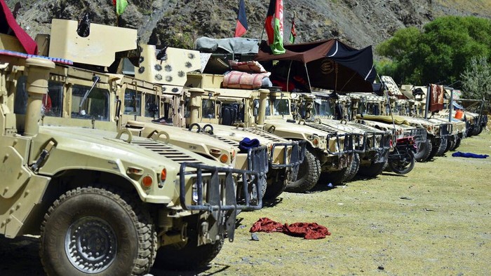 Afghanistan Militiamen loyal to Ahmad Massoud, son of the late Ahmad Shah Massoud, hold their weapons, in Panjshir province northeastern Afghanistan, Thursday, Aug. 26, 2021. The Panjshir Valley is the last region not under Taliban control following their stunning blitz across Afghanistan. Local fighters held off the Soviets in the 1980s and the Taliban a decade later under the leadership of Ahmad Shah Massoud, a guerrilla fighter who attained near-mythic status before he was killed in a suicide bombing. (AP Photo/Jalaluddin Sekandar)