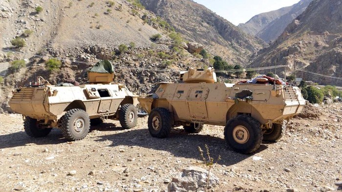 Militiamen loyal to Ahmad Massoud, son of the late Ahmad Shah Massoud, hold their weapons, in Panjshir province northeastern Afghanistan, Thursday, Aug. 26, 2021. The Panjshir Valley is the last region not under Taliban control following their stunning blitz across Afghanistan. Local fighters held off the Soviets in the 1980s and the Taliban a decade later under the leadership of Ahmad Shah Massoud, a guerrilla fighter who attained near-mythic status before he was killed in a suicide bombing. (AP Photo/Jalaluddin Sekandar)