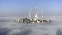 Dubai Eye berdiri di ketinggian 250 meter, hampir dua kali lipat dari London Eye. Baja yang digunakan lebih banyak daripada Menara Eiffel. Kabin penumpangnya yang berjumlah 48, semuanya ber-AC, dapat memuat sekitar 1.750 penumpang dalam sekali perjalanan. (AFP)