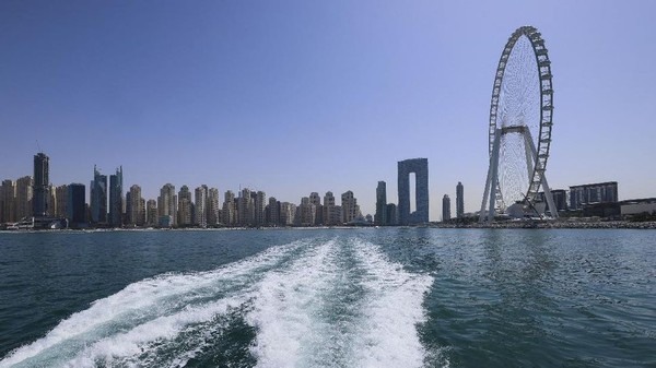 Memiliki keinggian 250 meter, wisatawan dapat melihat tempat ikonik Dubai lainnya seperti The Palm, Dubai Marina, dan Burj Al Arab Jumaerah. (AFP)