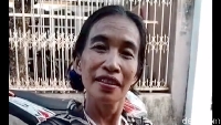 Ani Pina menjadi viral setelah seorang ustaz bernama Ustaz Amri atau Ustaz Delon merekam video dirinya mirip Jokowi dan menyebarkannya di media sosial.