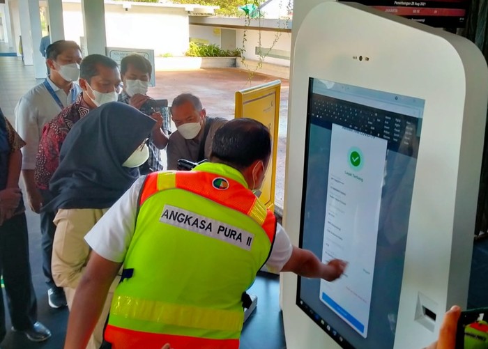 Aplikasi PeduliLindungi yang dilakukan  PT Angkasa Pura II (Persero) di Bandara Banyuwangi