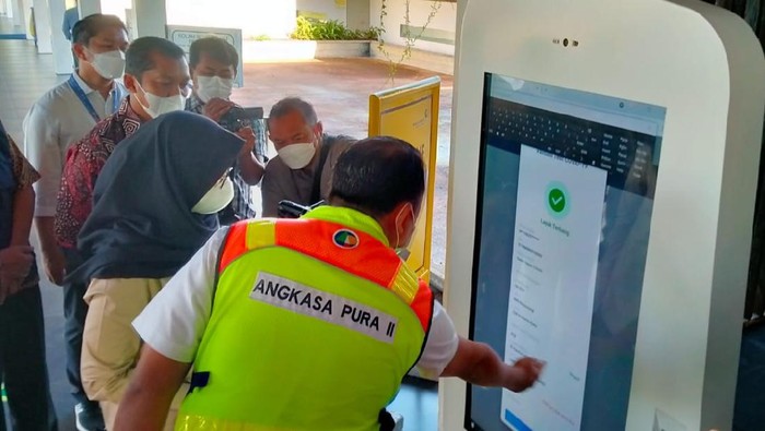 Aplikasi PeduliLindungi yang dilakukan  PT Angkasa Pura II (Persero) di Bandara Banyuwangi