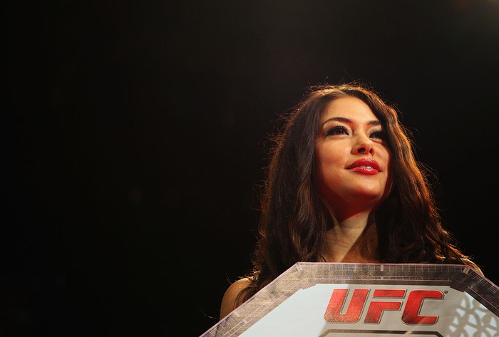Arianny Celeste SYDNEY, AUSTRALIA - MARCH 03: Octagon Girl Arianny Celeste holds up a round card during the UFC On FX middleweight bout between Andrew Craig and Kyle Noke at Allphones Arena on March 3, 2012 in Sydney, Australia. (Photo by Mark Kolbe/Getty Images)