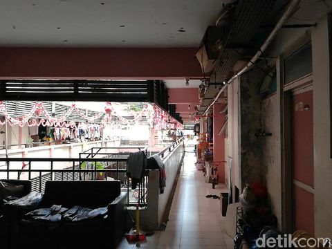 Wali Kota Solo, Gibran Rakabuming Raka, akan merobohkan bangunan Rumah Susun Sederhana Sewa (Rusunawa) Semanggi yang berada di Kelurahan Mojo.