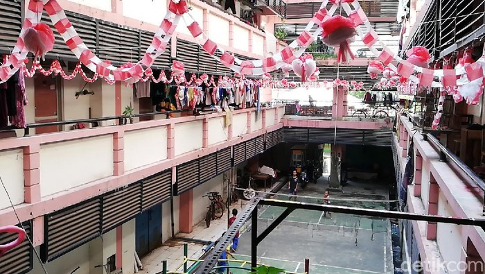 Wali Kota Solo, Gibran Rakabuming Raka, akan merobohkan bangunan Rumah Susun Sederhana Sewa (Rusunawa) Semanggi yang berada di Kelurahan Mojo.