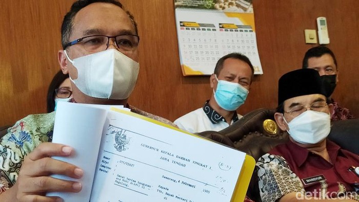 Curhat Pemkot Magelang soal Polemik Aset dengan TNI Wali Kota Magelang Muchamad Nur Aziz menyebut pemasangan logo TNI di kantornya menjadi tanda jika tanah Pemkot Magelang jadi polemik sejak 2012.
