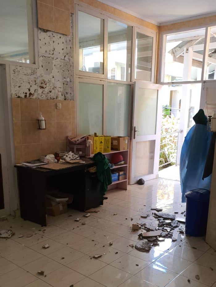 Dampak gempa M 5,8 di Tojo Una-Una, Sulteng. Seorang warga tewas tertimpa bangunan (dok BNPB)