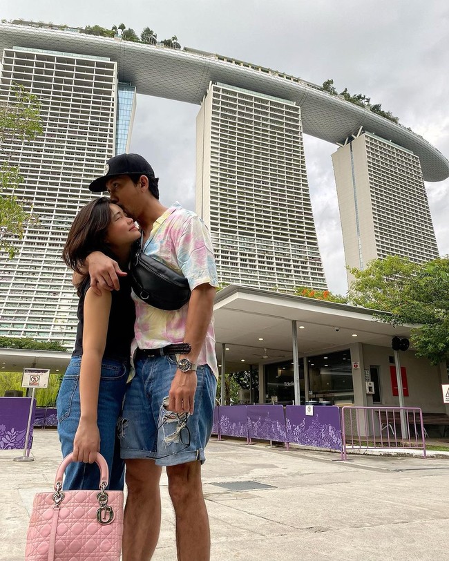 Denny Sumargo dan Olivia Allen menikah pada November 2020. Keduanya memutuskan untuk mengikat hubungan dalam tali pernikahan setelah Denny kerap dikabarkan gonta-ganti kekasih. (Foto: Instagram @oliviasumargo)