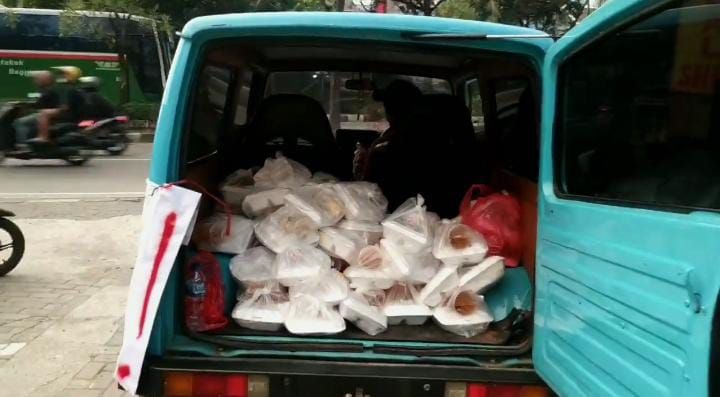 Salut! Netizen Twitter Gelar 'Razia Perut Lapar', Patungan Berbagi 100 Nasi Kotak