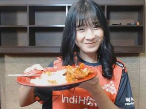 Imutnya Ara JKT48 Saat Nikmati Yoghurt dan Ayam Goreng