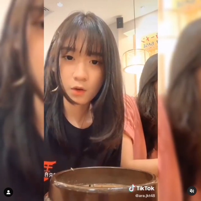 Imutnya Ara JKT48 Saat Nikmati Yoghurt dan Ayam Goreng