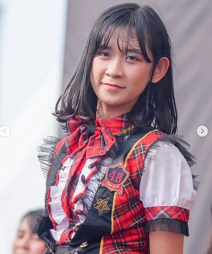 Imutnya Ara JKT48 Saat Nikmati Yoghurt dan Ayam Goreng