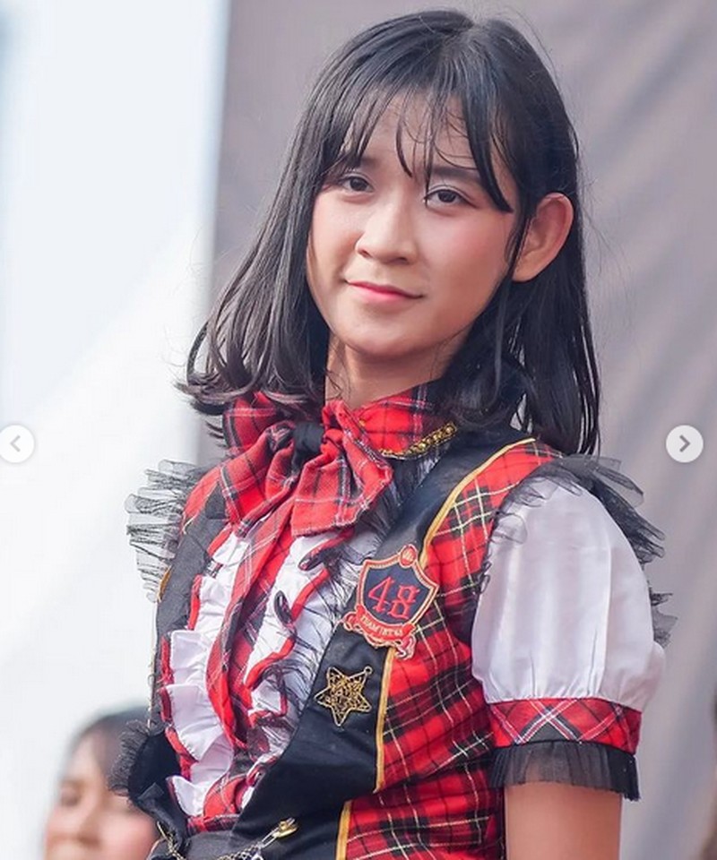 Imutnya Ara JKT48 Saat Nikmati Yoghurt dan Ayam Goreng