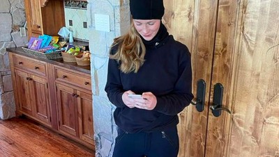 Putri Bill Gates Keranjingan iPhone yang Diharamkan Orang Tuanya