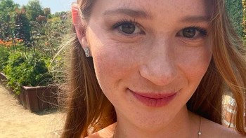 Selfie ini pun tampaknya diambil menggunakan iPhone 12. Foto: Instagram