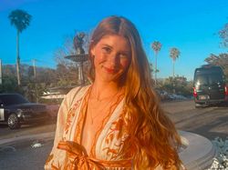 Putri Bill Gates Keranjingan iPhone yang Diharamkan Orang Tuanya