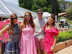 Putri Bill Gates Keranjingan iPhone yang Diharamkan Orang Tuanya