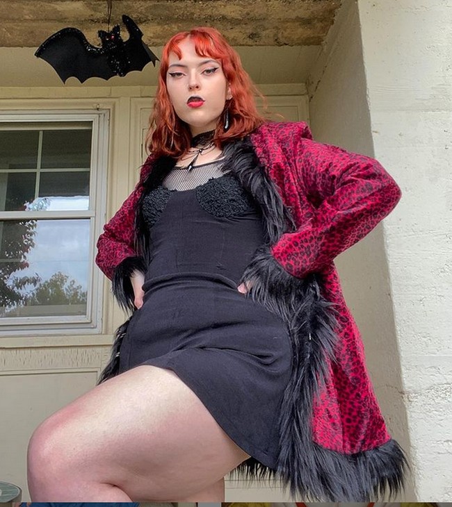 Terlalu percaya diri  tidak menarik. Ini bentuk penyangkalan, komentar netizen. Foto: dok.Instagram/@lovejessicablair