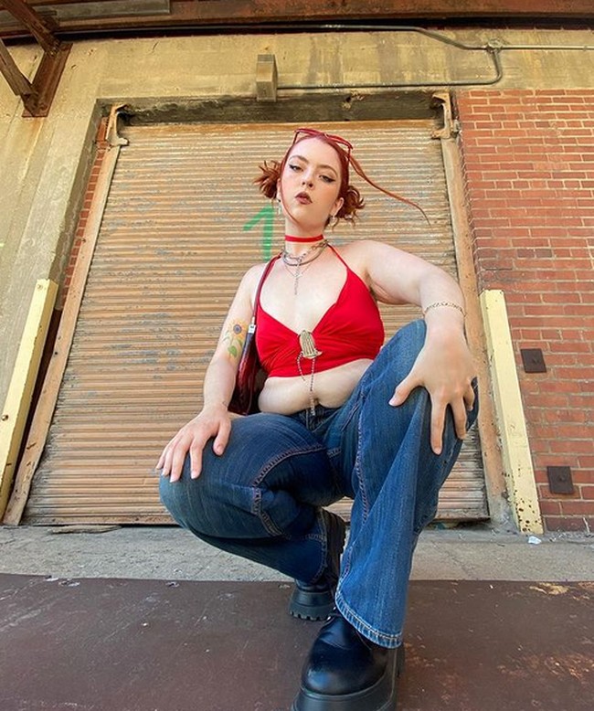 Meski dikomentari buruk, Jessica tetap menunjukkan kepercayaan dirinya yang menjadi tanda bahwa dia menerima dirinya apa adanya. Foto: dok.Instagram/@lovejessicablair