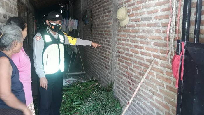 kakek bacok keponakan di Ponorogo