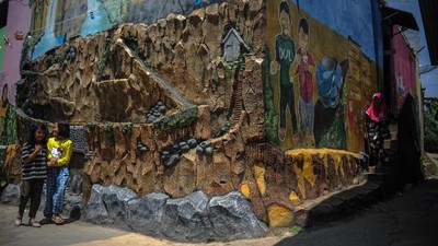 Warna-warni Kampung Mural Religi di Bandung