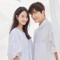 Hometown Cha Cha Cha tayang mulai 28 Agustus 2021. Penggemar dapat menonton drakor ini setiap Sabtu dan Minggu pukul 21.00 WIB dengan subtitle Bahasa Indonesia di Netflix. Foto: dok. tvN