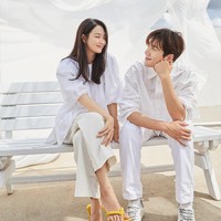 “Sejujurnya, chemistry kami adalah yang paling menarik menurutku,” kata Shin Min Ah dalam video interview tvN. Kim Seon Ho pun mengatakan hal serupa setelah lawan mainnya. Foto: dok. tvN