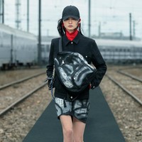 Fashion show koleksi busana terbaru Givenchy Resort 2022. Foto: dok. Courtesy of Givenchy