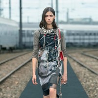 Fashion show koleksi busana terbaru Givenchy Resort 2022. Foto: dok. Courtesy of Givenchy