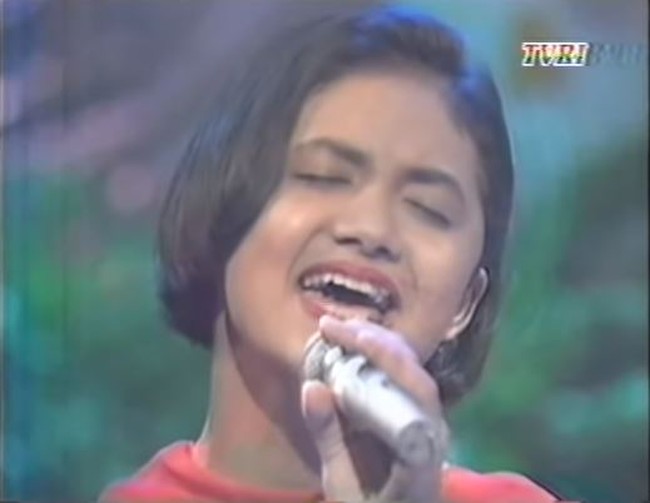 Video momen Krisdayanti saat mengikuti ajang pencarian bakat itu pun belakangan kembali viral. Dalam video terlihat Krisdayanti yang berhasil memperoleh skor tertinggi dan mengalahkan Dewi Gita. Foto: YouTube/ferdyan dalani