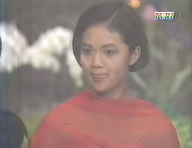 Saat mengikuti ajang pencarian bakat tersebut Krisdayanti masih berusia 17 tahun. Kala itu Krisdayanti memilih gaya rambut pendek sebahu. Bagaimana menurutmu penampilannya? Foto: YouTube/ferdyan dalani